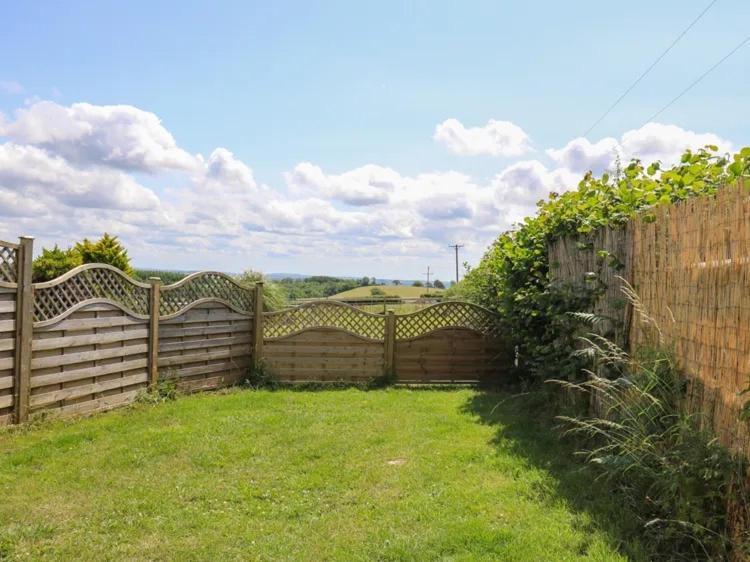2 Bedroom Holiday Home In The Heart Of West Wales St Clears Luaran gambar