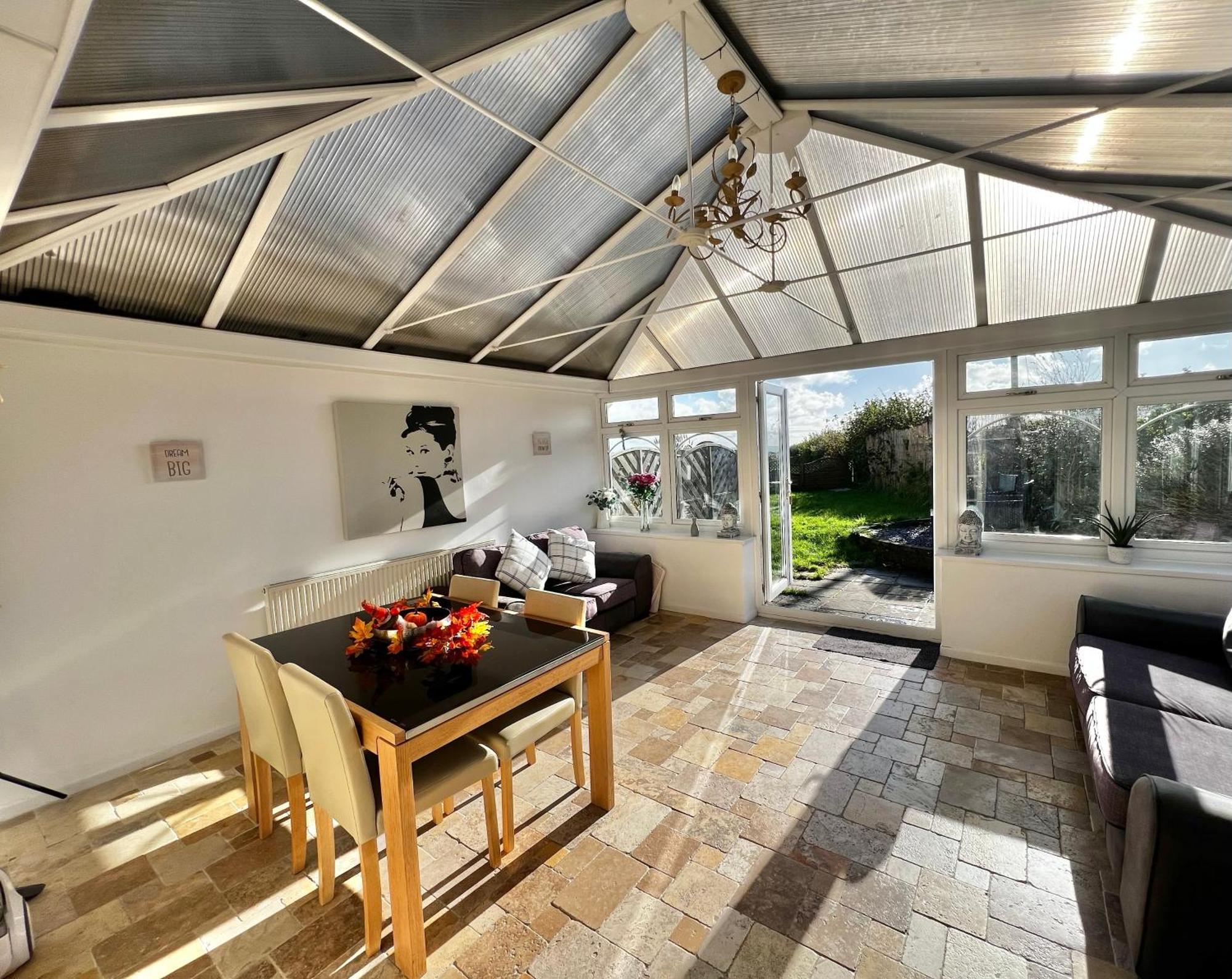 2 Bedroom Holiday Home In The Heart Of West Wales St Clears Luaran gambar